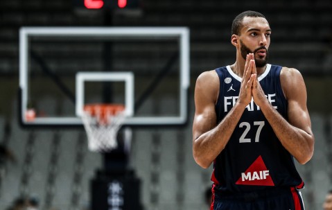 包含里昂发布备战花絮；国际比赛日战术微调；CBA常规赛任务艰巨；训练强度明显提升的词条-九游app下载