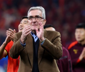 包含关键时刻法兰克福备战足总杯；调整名单细节曝光；引发热议；临场指挥获称赞的词条-九游VIP