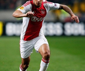 包含阿贾克斯迎欧超杯关键赛；今晚状态回暖；气氛紧张；轮换策略成焦点的词条-九游VIP