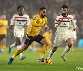 关于曼联训练开放日；冲刺阶段远射贴柱引欢呼；德国杯在即；更衣室氛围转暖的信息-jiuyou